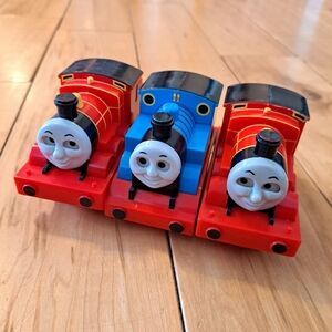 THOMAS & JAMES (2)  Pull Back & Go!  Moving Eyes!  TOMY Thomas Train